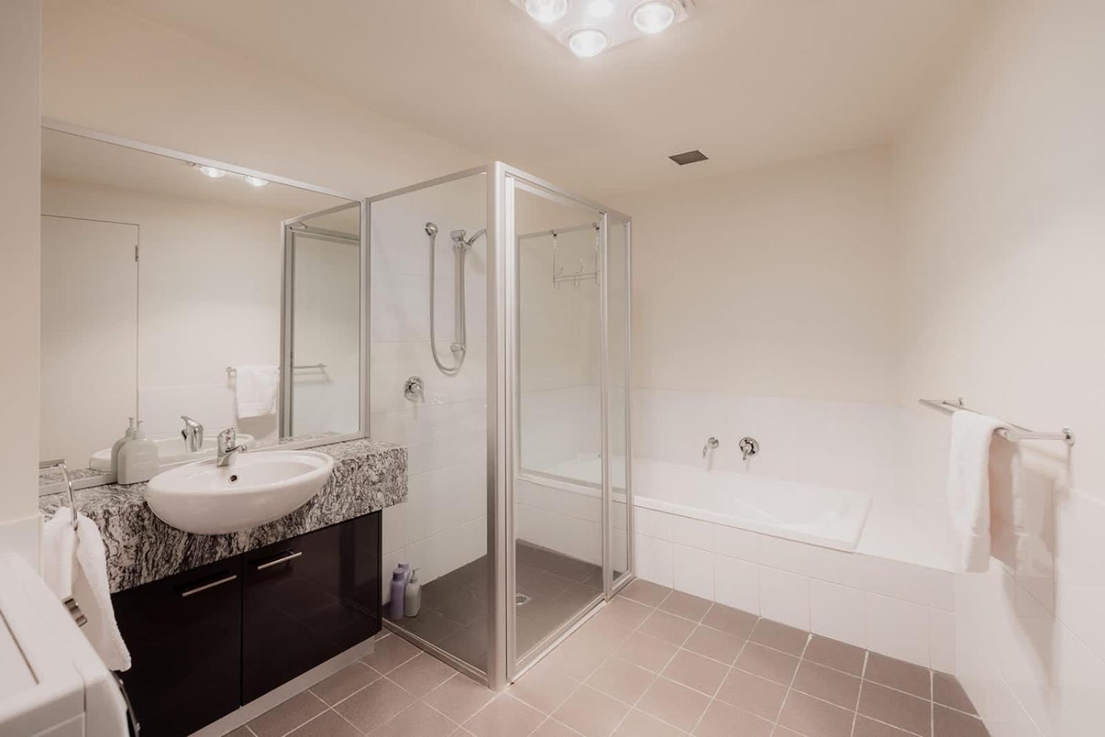 Inner-city 2 Bedroom - Perfectly Located Apartment