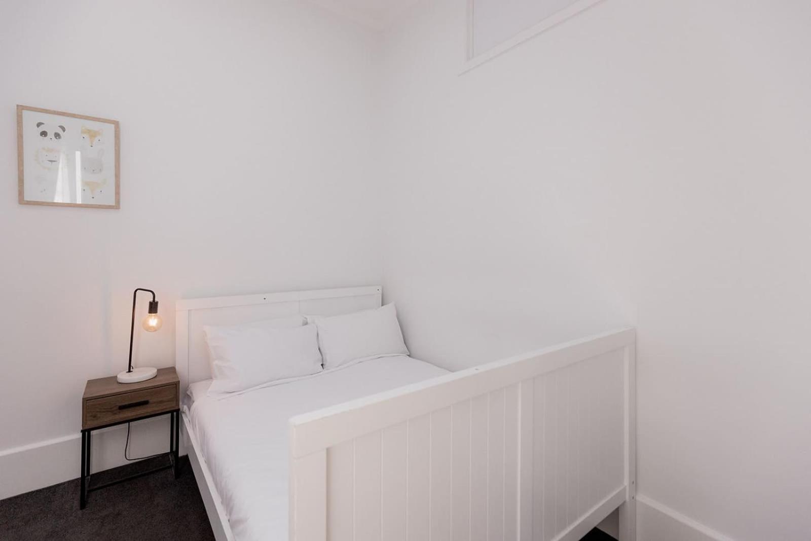 Apartment 3 Bedroom Spacious Inner-city Pad With Car Park Hobart