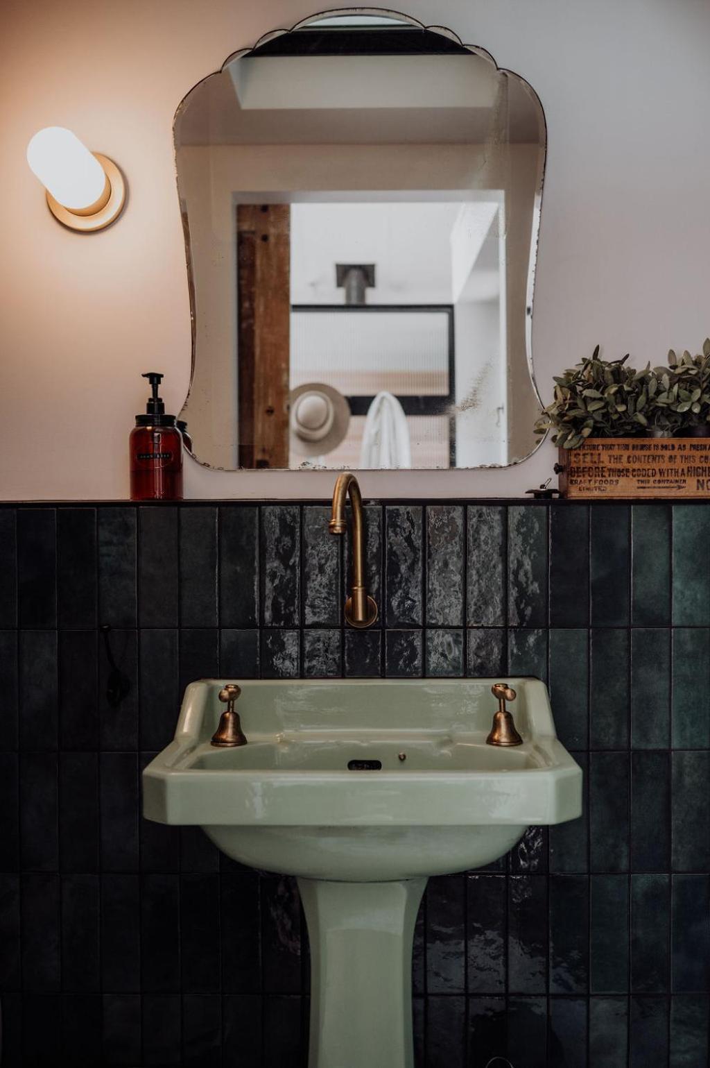 Braithwaite - Chic Retreat With Outdoor Bath Hobart