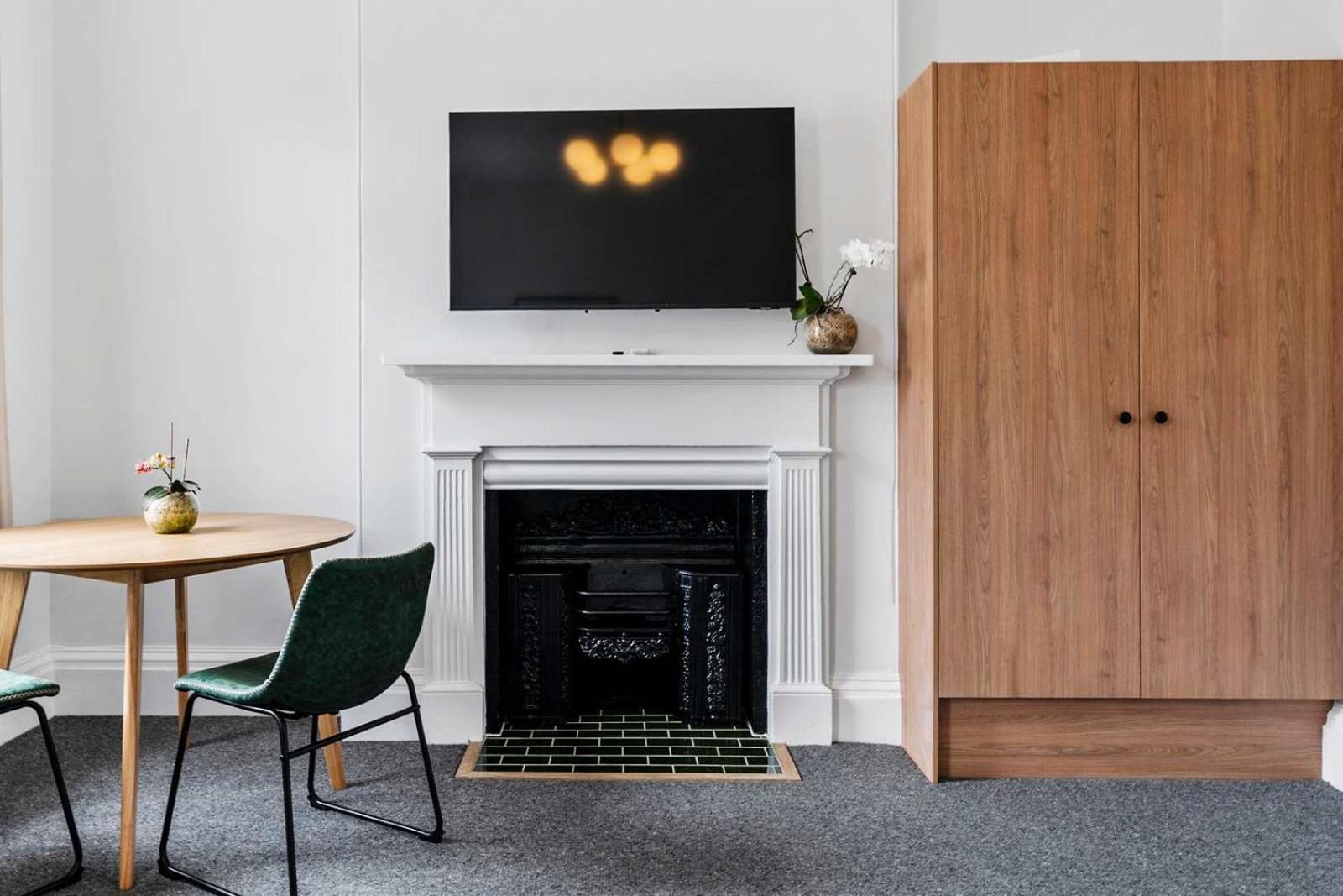 Portsea Place - Designer King And Parking Hobart