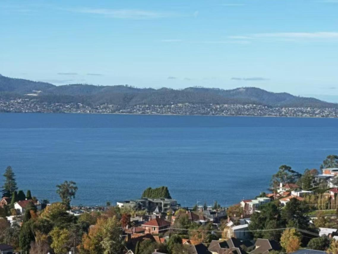 Villa Lipscombe Escape Panoramic Views Luxury And Space Hobart