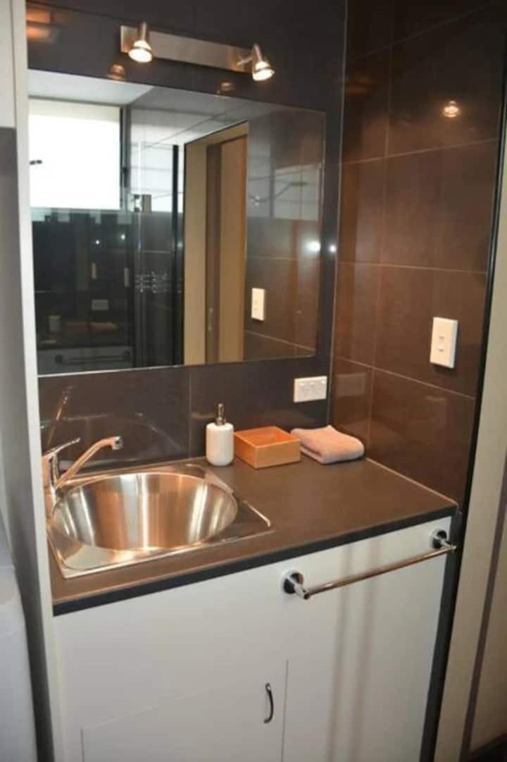 Modern 1 Bed-walk Casino Riverfront 5 Mins To Cbd Hobart