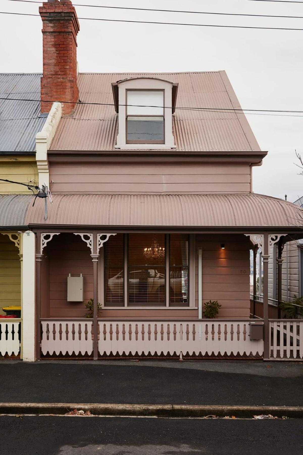 Historic Close To Cbd 3brm With Views * Hobart