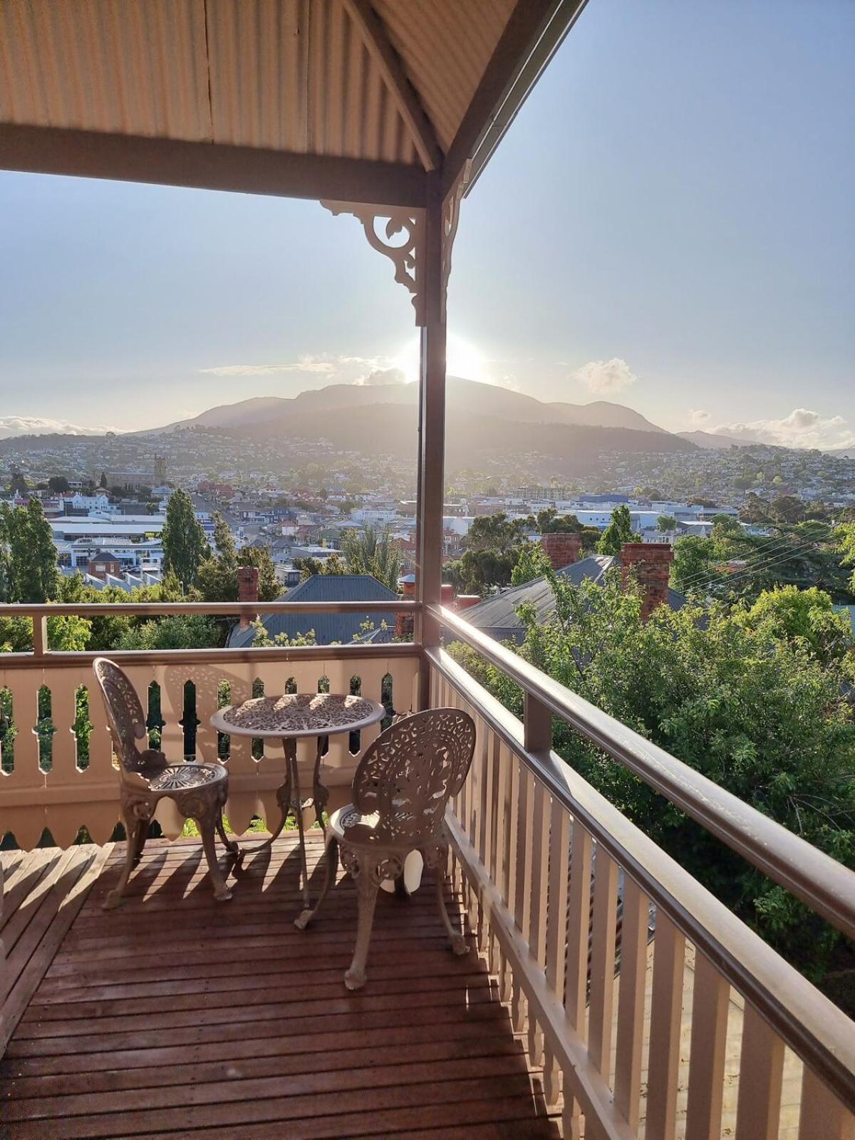 Historic Close To Cbd 3brm With Views