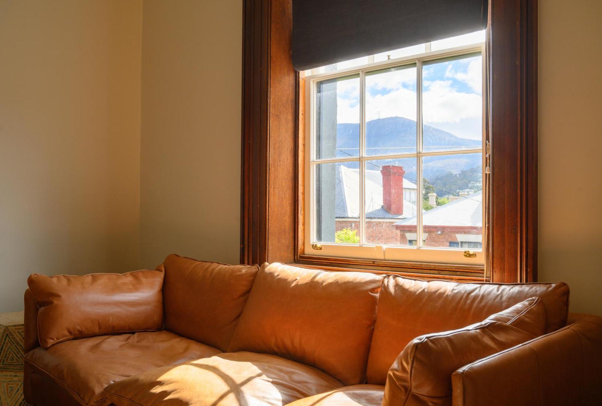 Cromwell - 3 Red Doors Battery Point Apartment Hobart