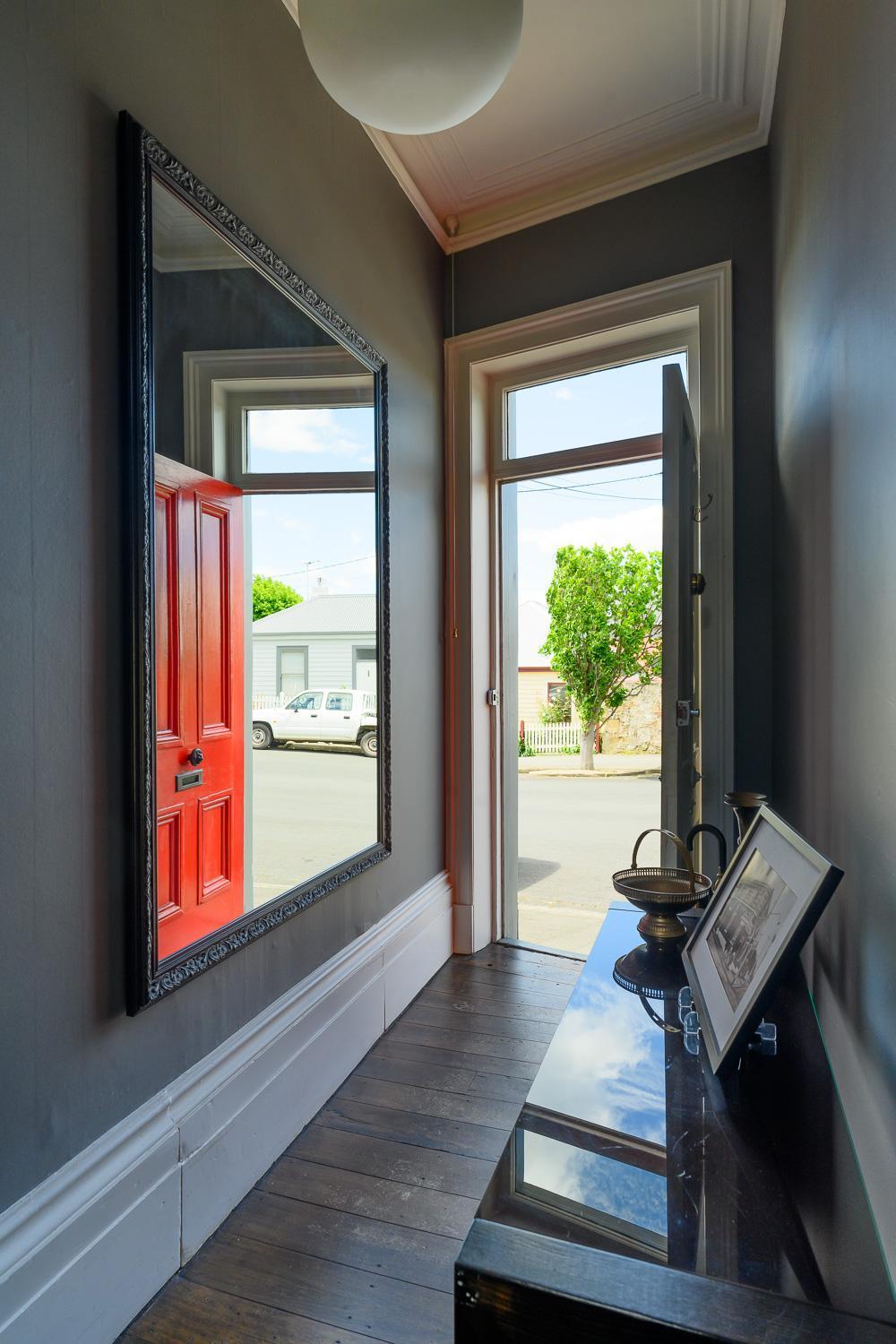 Apartment Cromwell - 3 Red Doors Battery Point Hobart