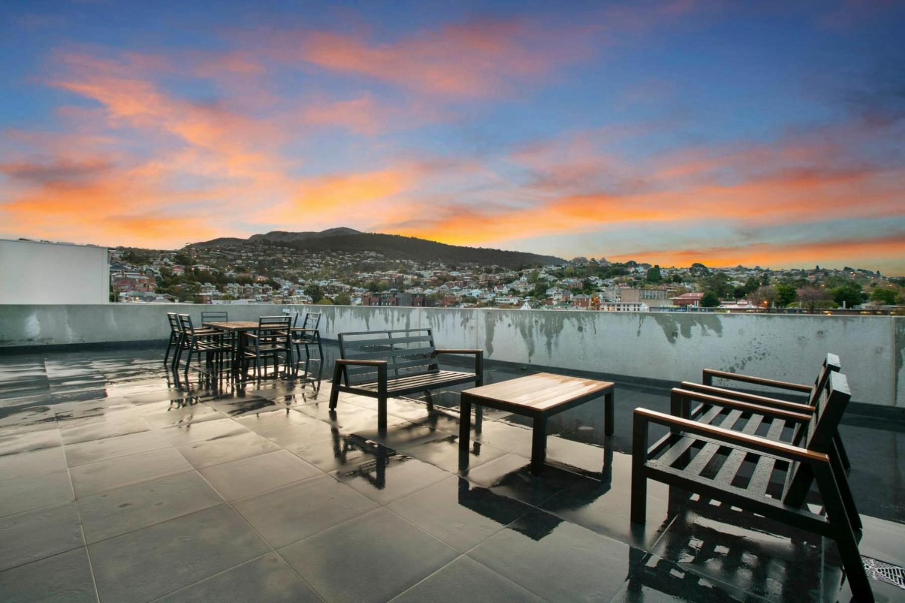 Luxury Penthouse With Terrace & Breathtaking Views * Hobart