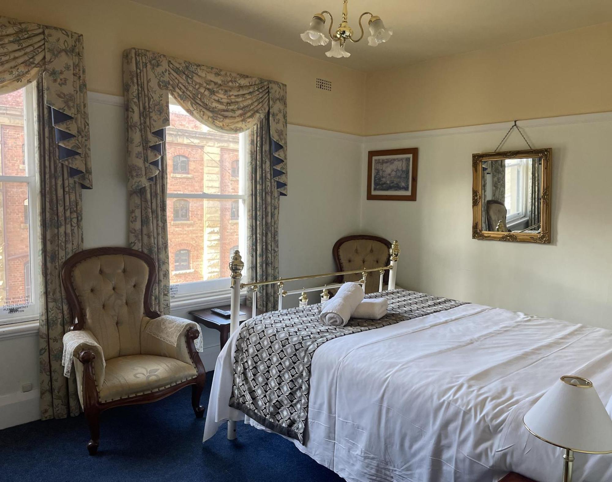 The On Elizabeth 4*