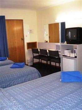 Martin Cash Motel