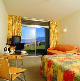 Motel Shoreline