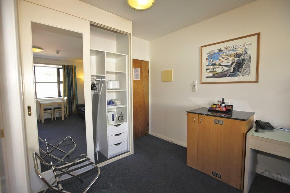 Motel Mayfair Plaza And 4*