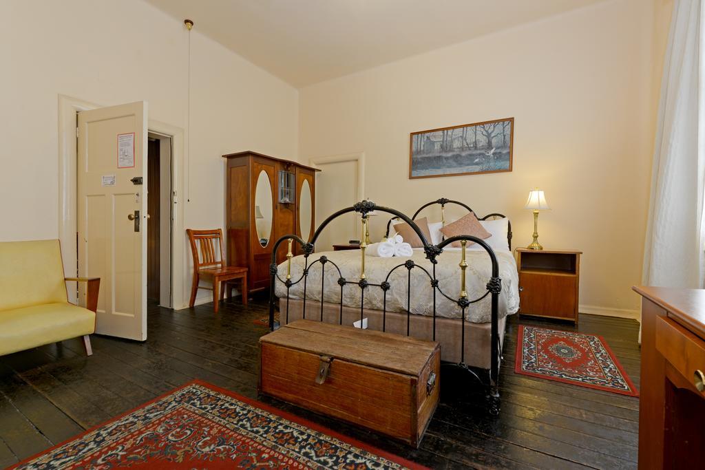 Bed & Breakfast Edinburgh Gallery Hobart