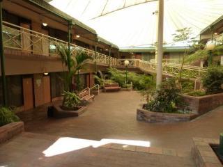 Motel Mayfair Plaza And 4*