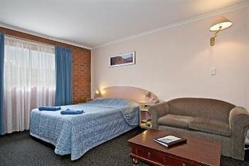 Martin Cash Motel