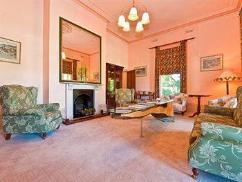 Gattonside Heritage 4*