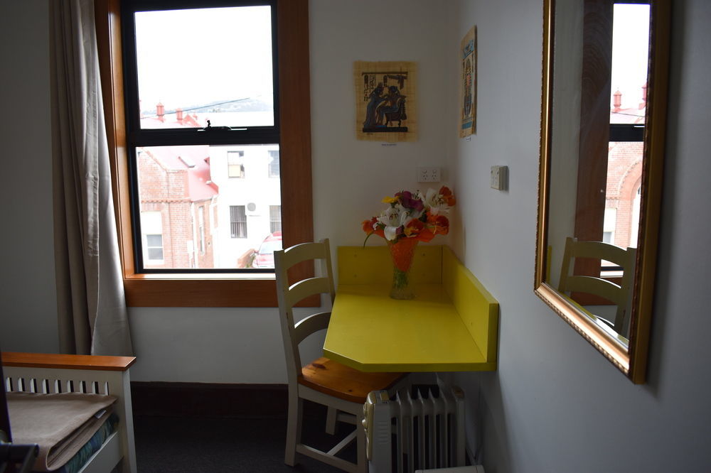 Hobart's & Albergue Hobart