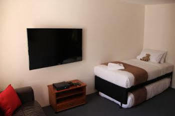 Bay Hotel Apartments 3*