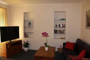 Bay Hotel Apartments 3*