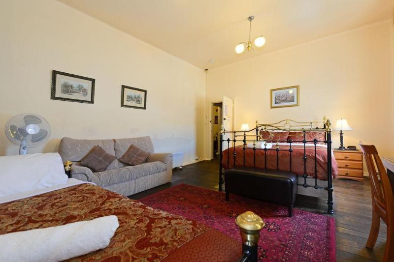 Edinburgh Gallery Bed & Breakfast 3*