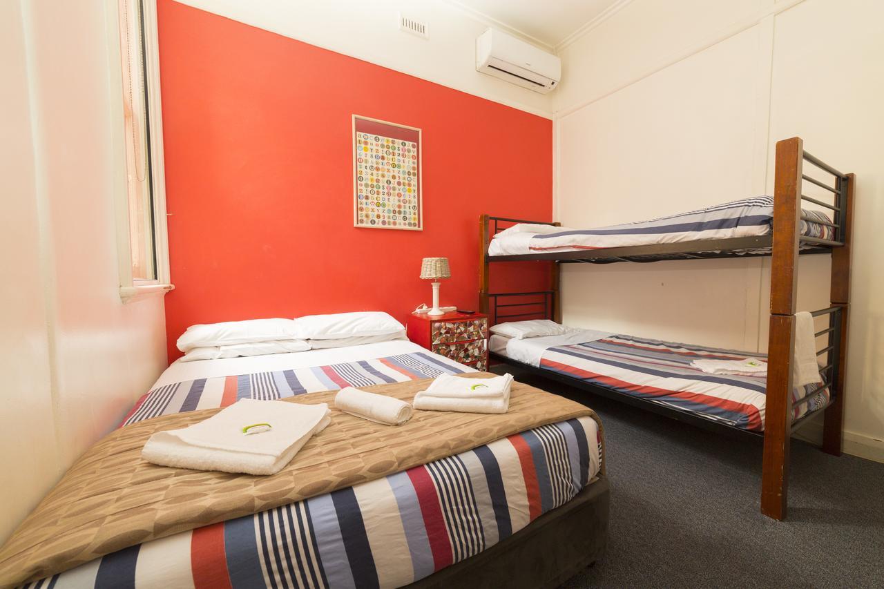 Tassie Backpackers At The Brunswick Hotel