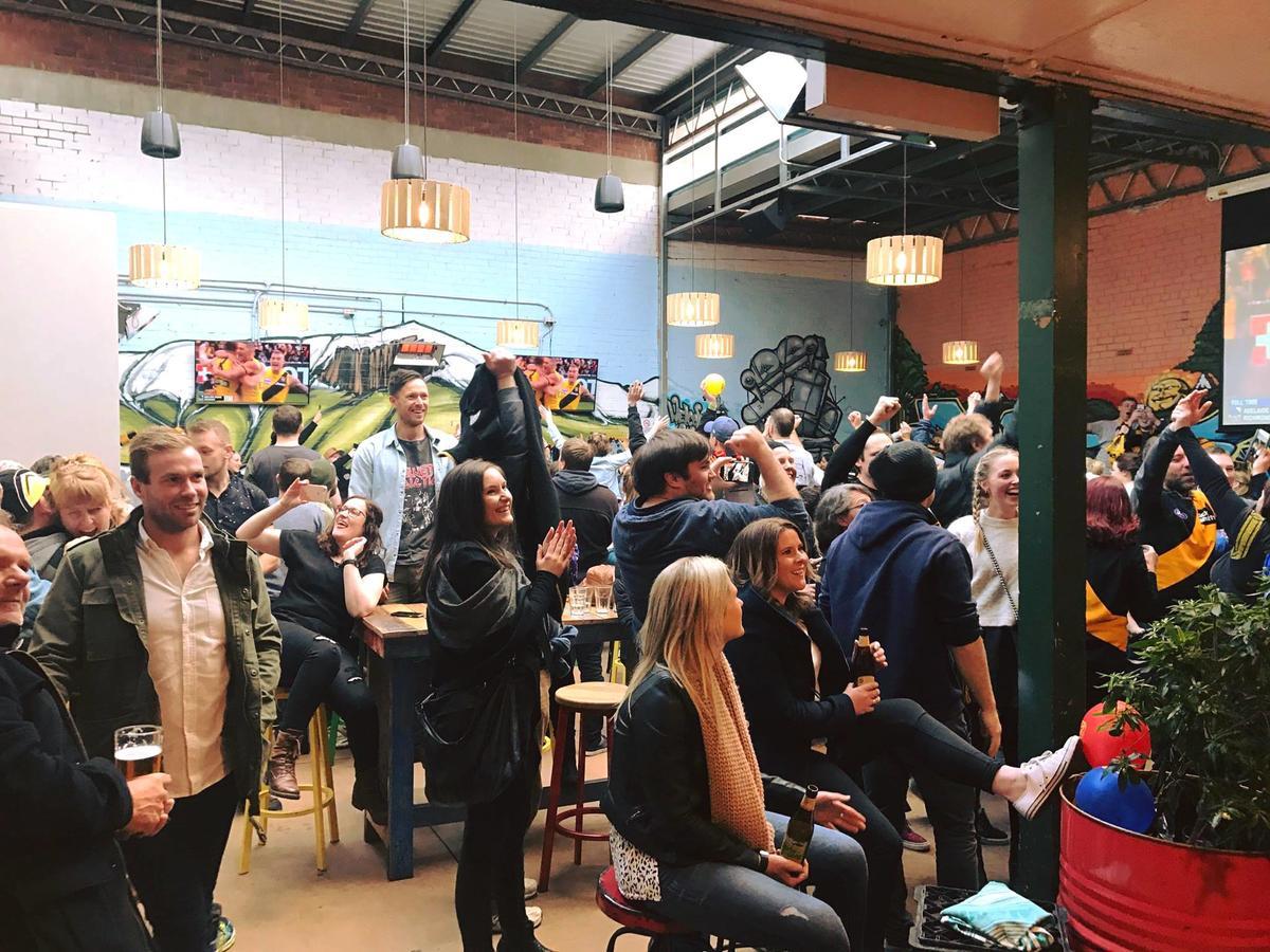 Tassie Backpackers At The Brunswick