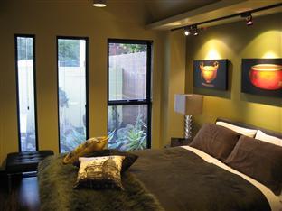 Corinda Contemporary Apartment
