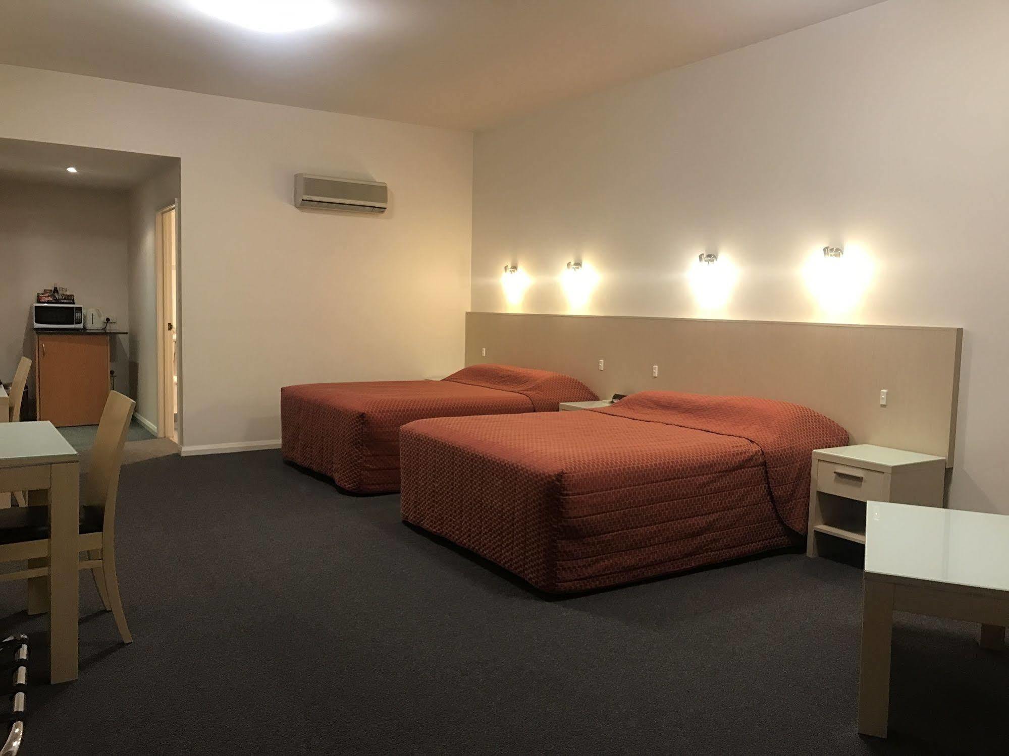 Mayfair Plaza And Motel