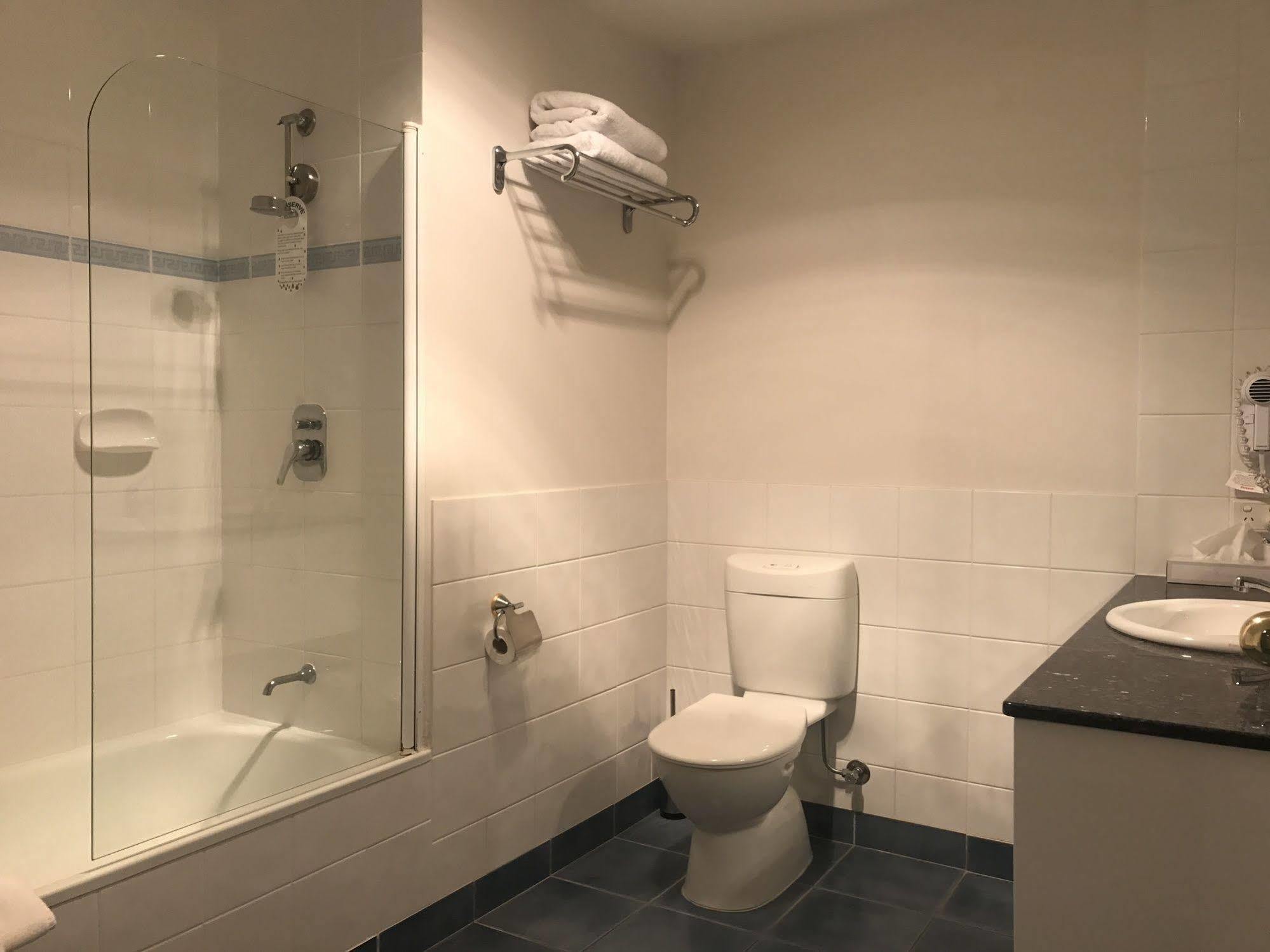 Mayfair Plaza And 4*