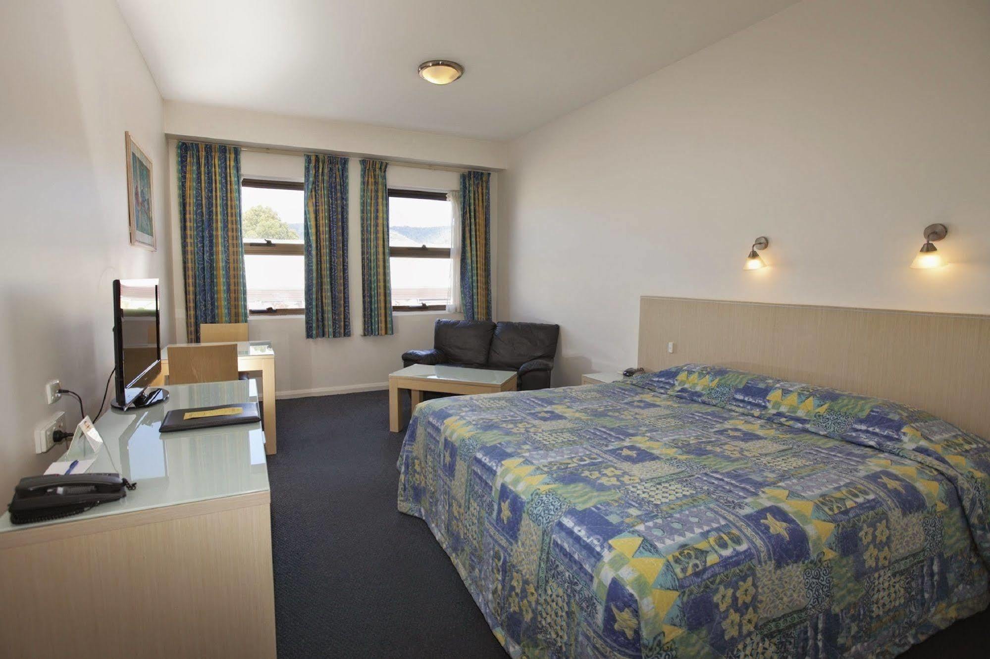 Mayfair Plaza And 4* Hobart