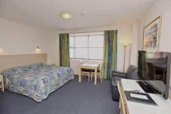 Mayfair Plaza And 4*