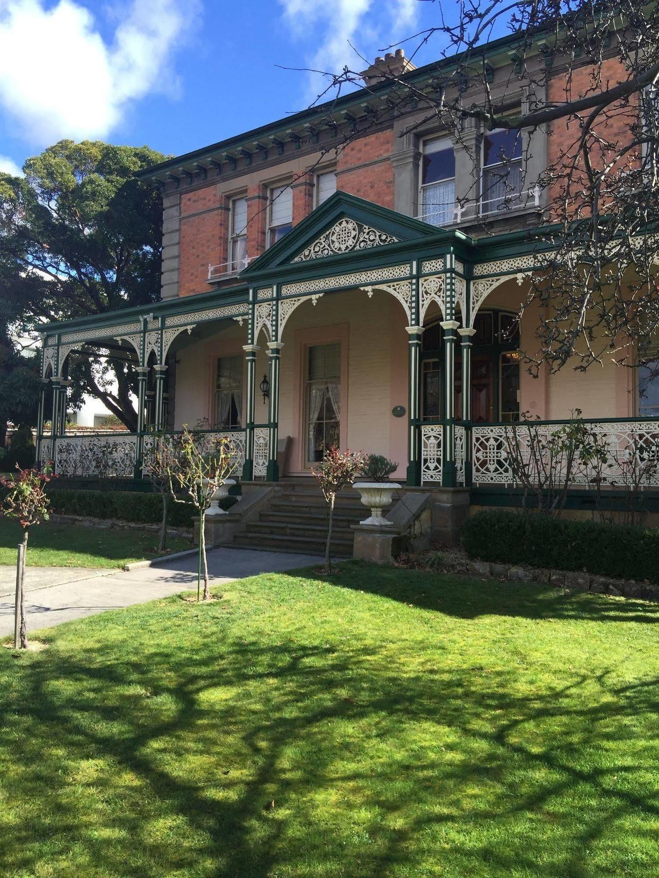 Gattonside Heritage 4*