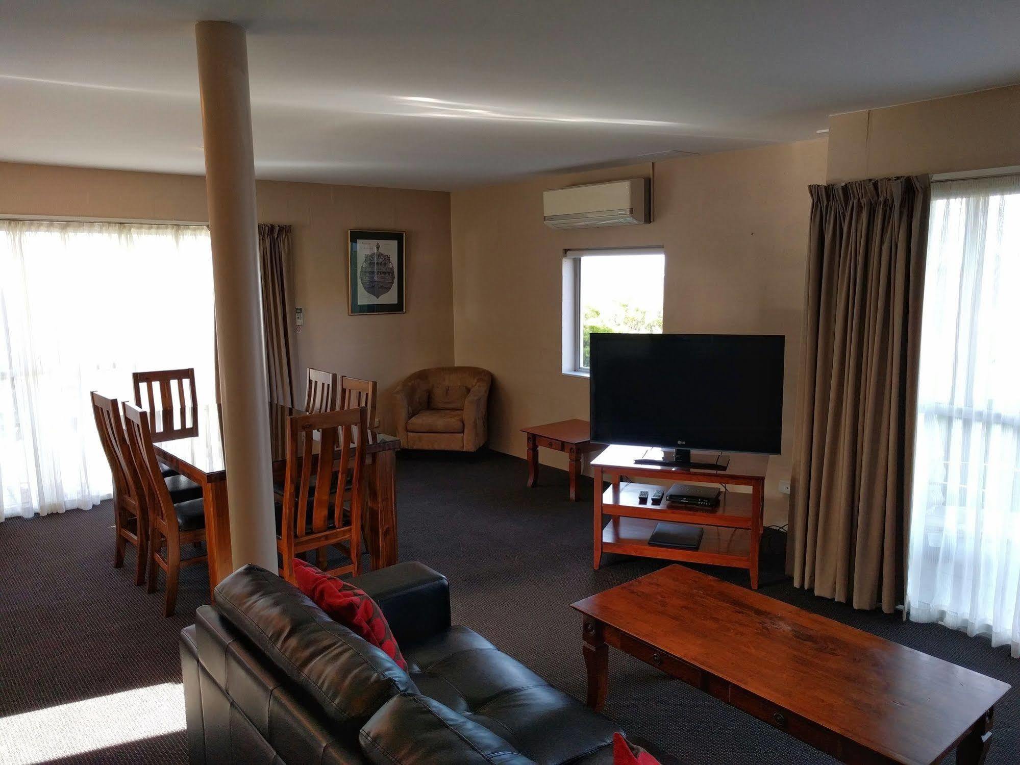 Aparthotel Bay View 4*