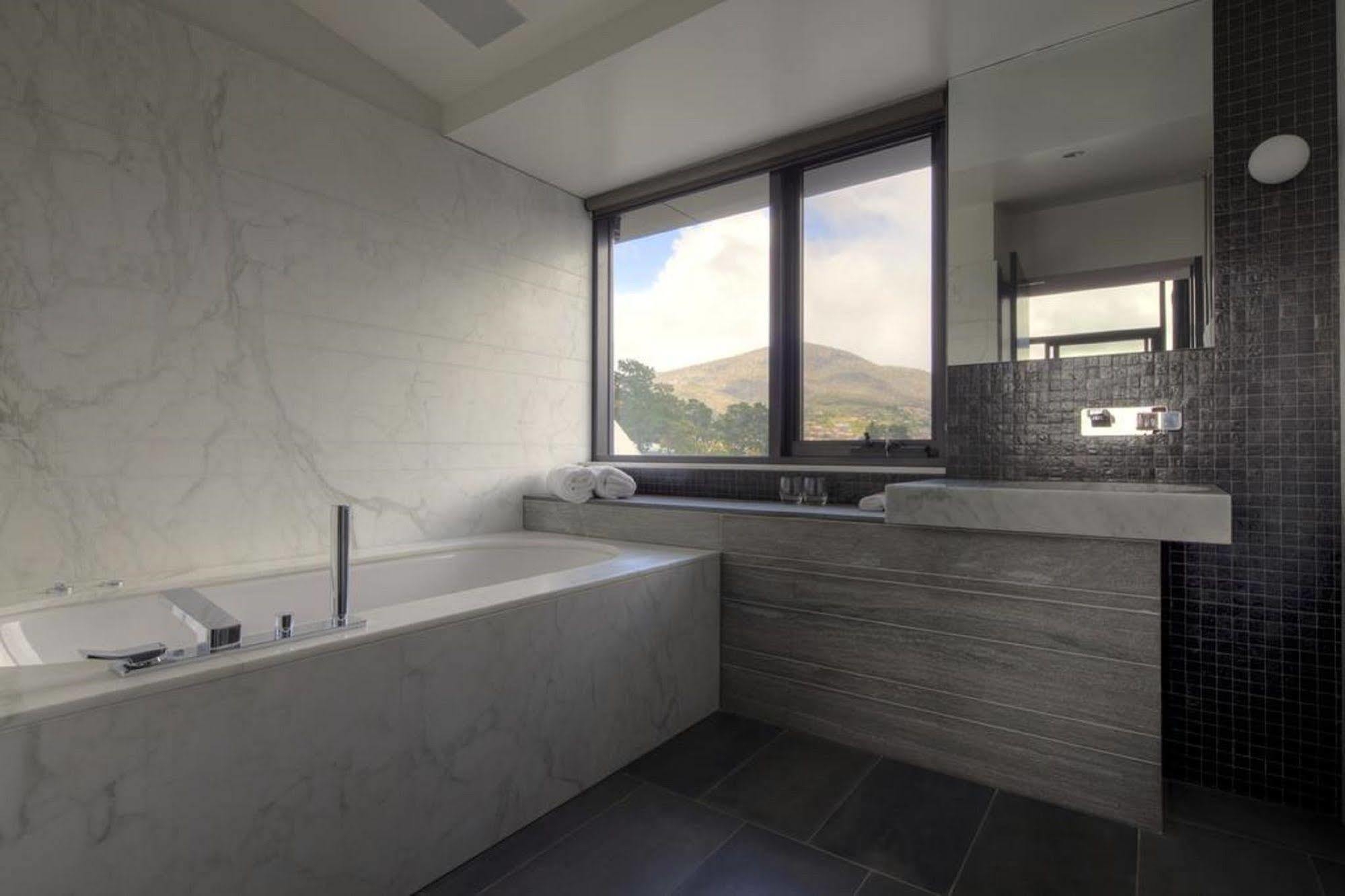 Aparthotel Mona Pavilions 5*