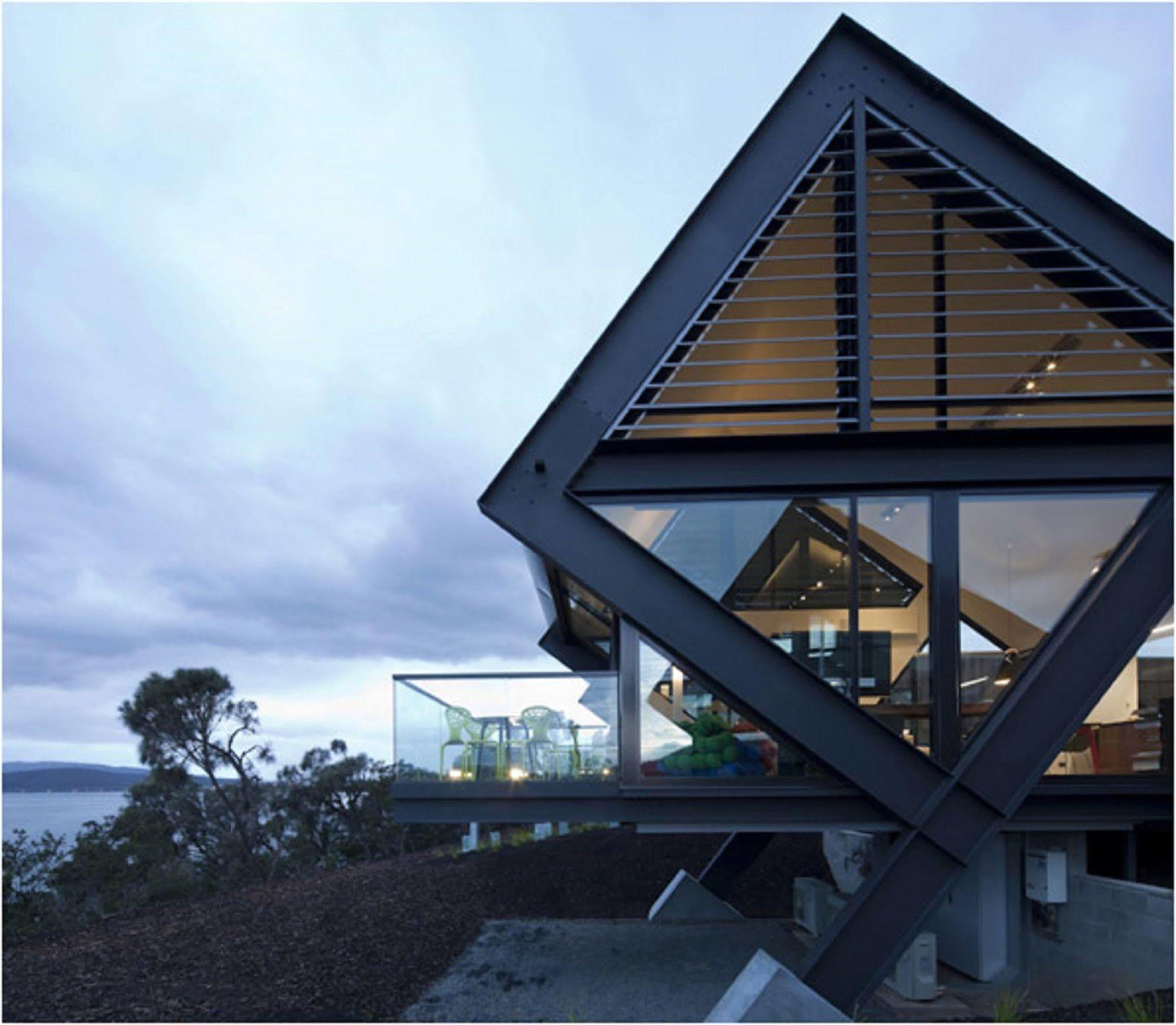 Mona Pavilions