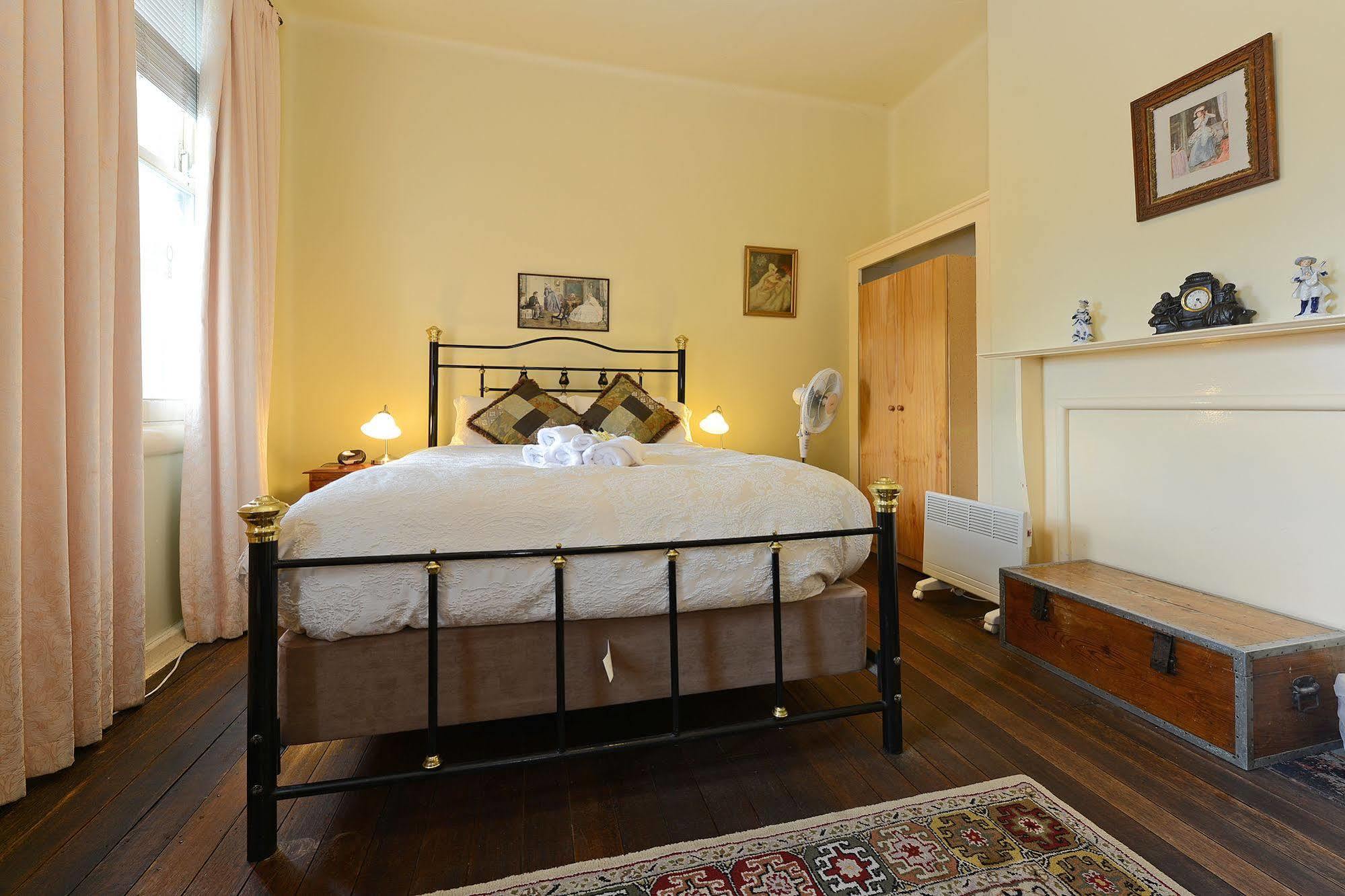 Bed & Breakfast Edinburgh Gallery 3*