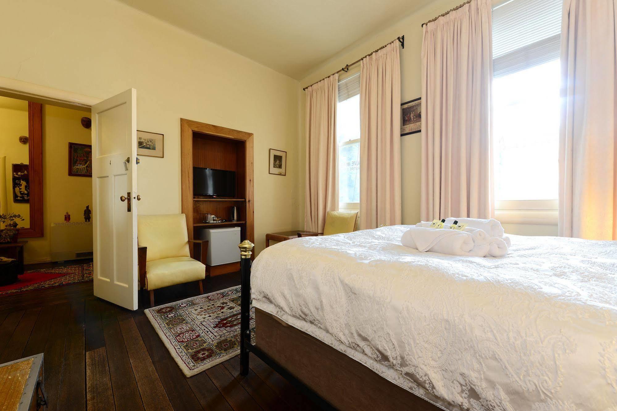 Edinburgh Gallery Bed & Breakfast 3*