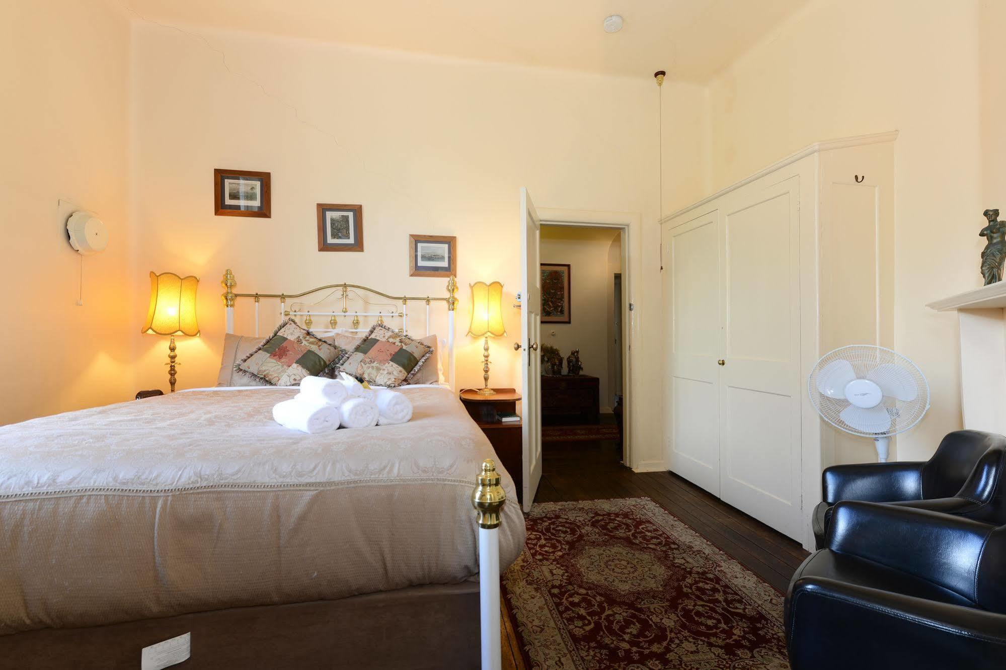 Bed & Breakfast Edinburgh Gallery Hobart