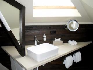 Corinda Contemporary Apartment Hobart