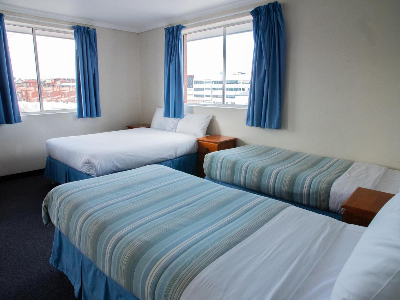 The Waratah 3*