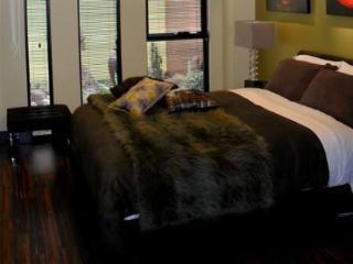 Corinda Contemporary Apartment