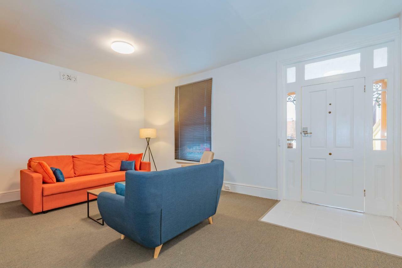 4 Bedroom House - Cbd - Free Parking - Free Wifi *