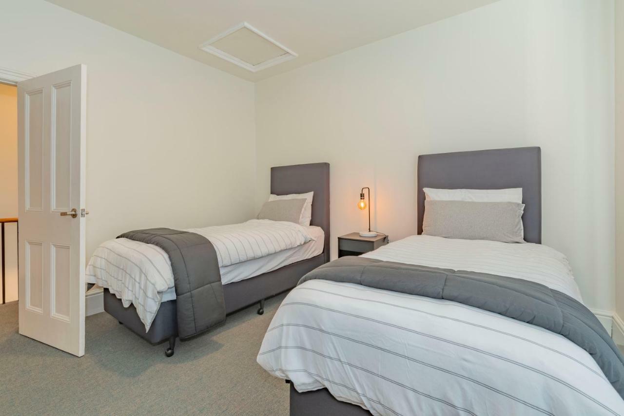 4 Bedroom House - Cbd - Free Parking - Free Wifi Holiday home Hobart