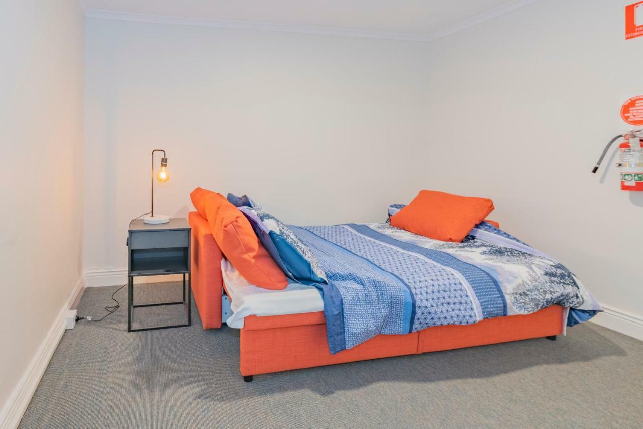 4 Bedroom House - Cbd - Free Parking - Free Wifi Holiday home *