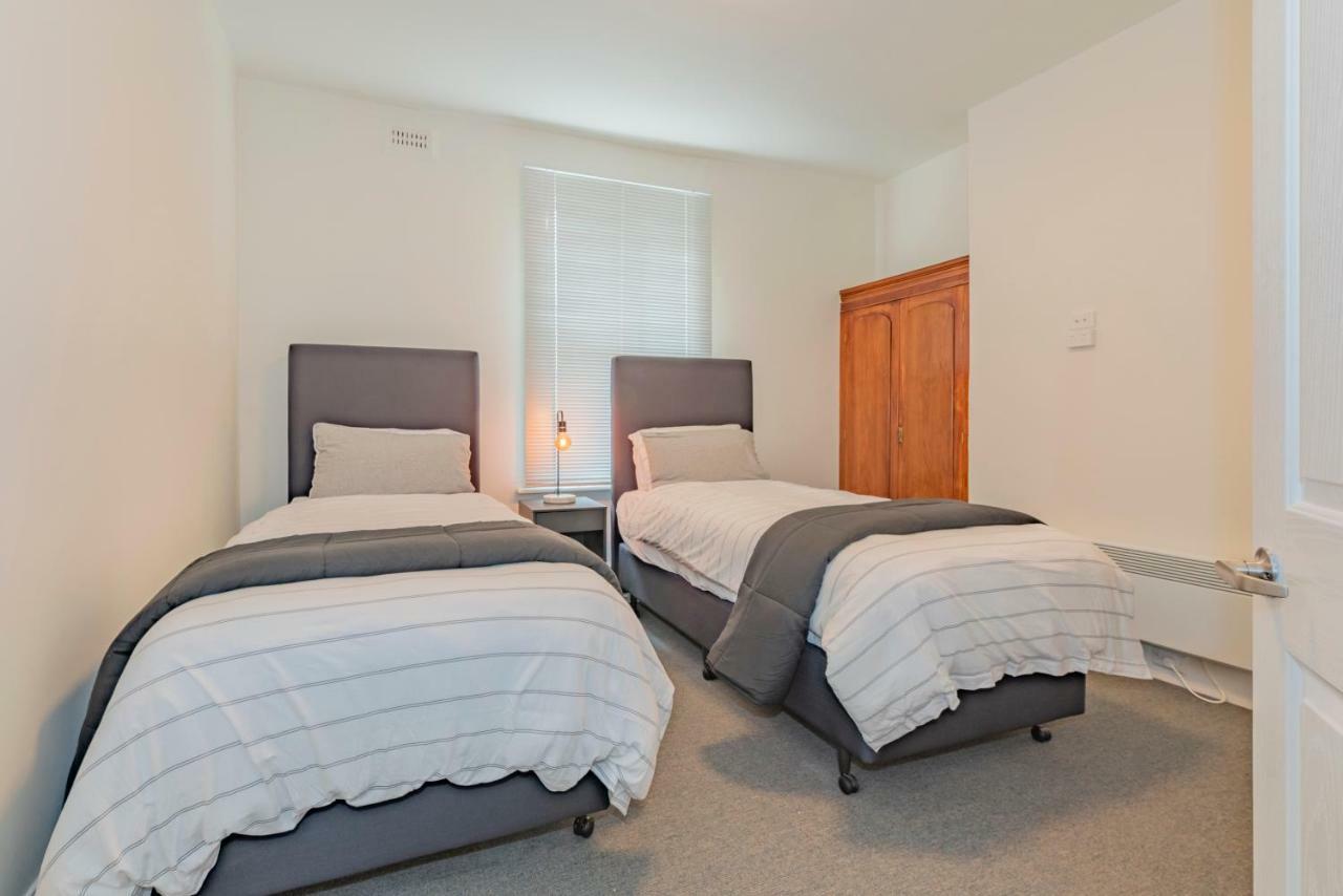 4 Bedroom House - Cbd - Free Parking - Free Wifi Holiday home *