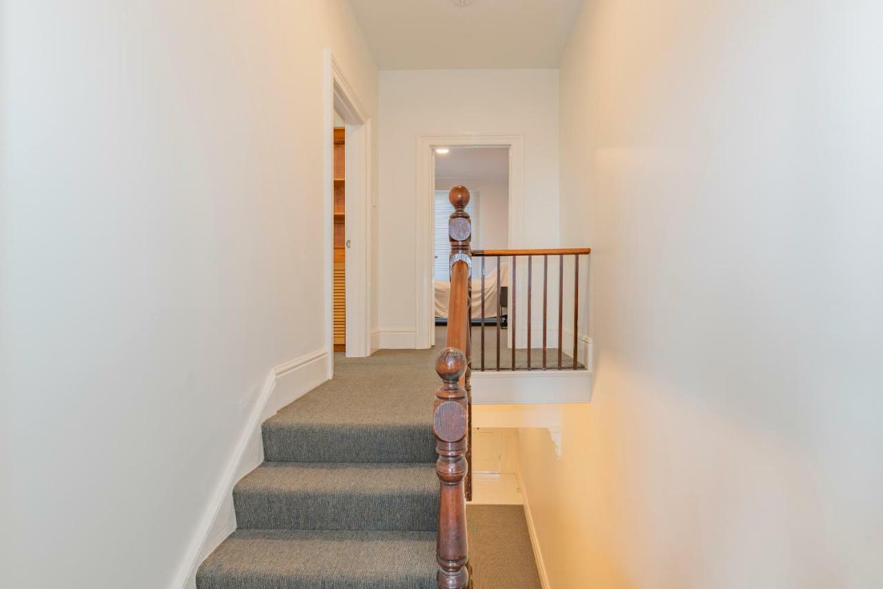 4 Bedroom House - Cbd - Free Parking - Free Wifi Holiday home *