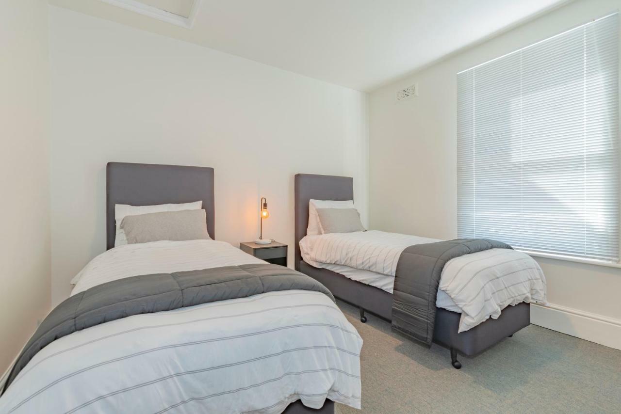 4 Bedroom House - Cbd - Free Parking - Free Wifi Holiday home Hobart