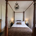 Best Location In Hobart! Luxury 4 Bedroom With Stunning Views