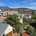 Lowena Cafe And Accommodation