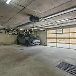 City Fringe Modern Apartment With Car Parking