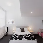 Spacious Modern Terrace In The Heart Of Hobart Cbd